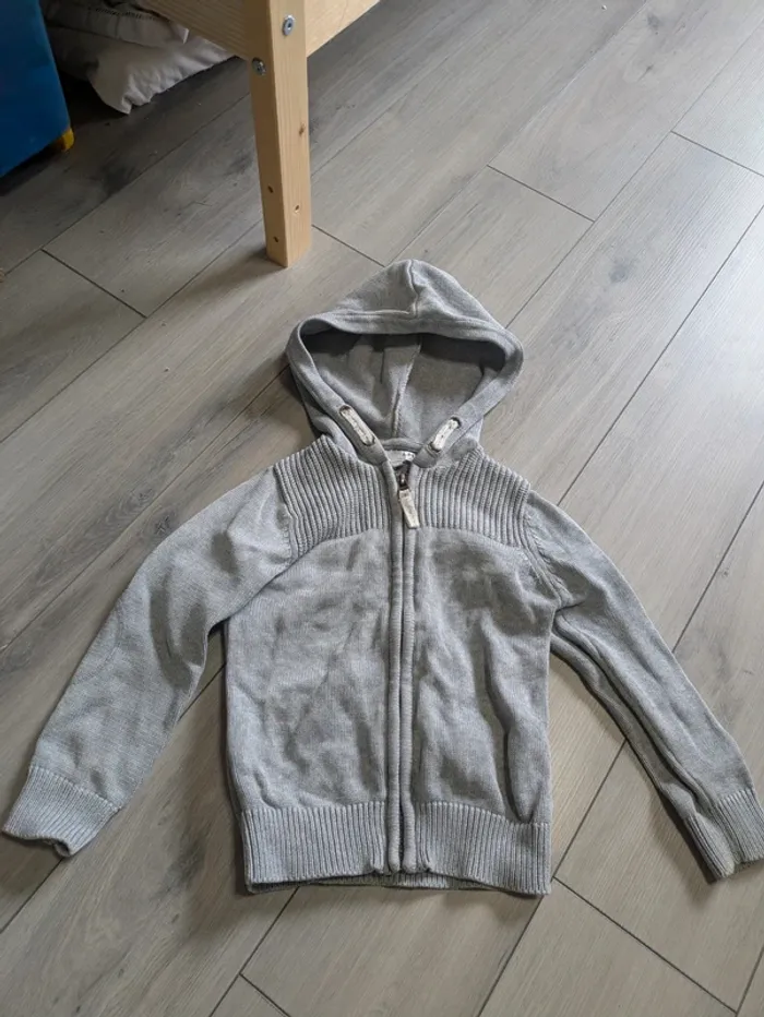 Veste grise zippée la halle 4 ans