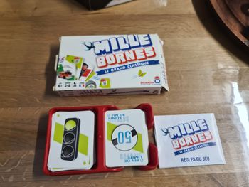 Jeu de cartes Mille Bornes des éditions Dujardin,