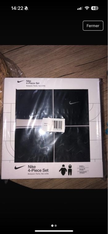 Ensemble body bonnet bavoir Nike neuf