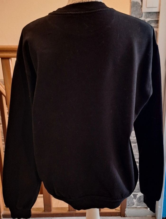 Pull noir avec un grand imprimé bambi - photo numéro 4