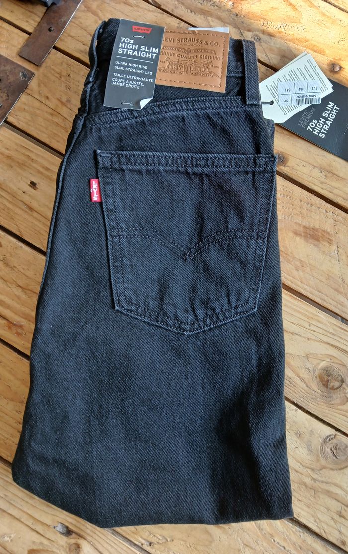 Jeans neuf Levis 70S high slim straight - photo numéro 1