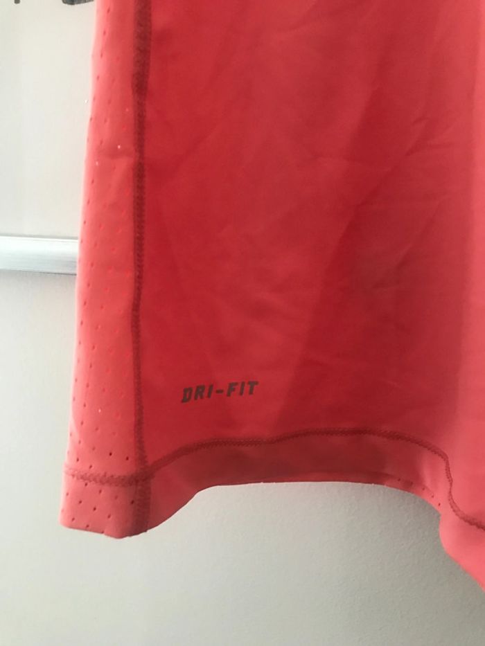 Top dry fit Nike M - photo numéro 2