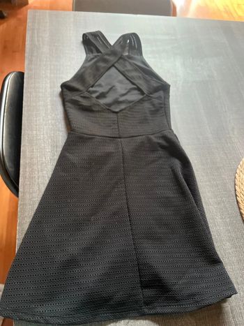 Magnifique, petite robe noire croisées dans le dos