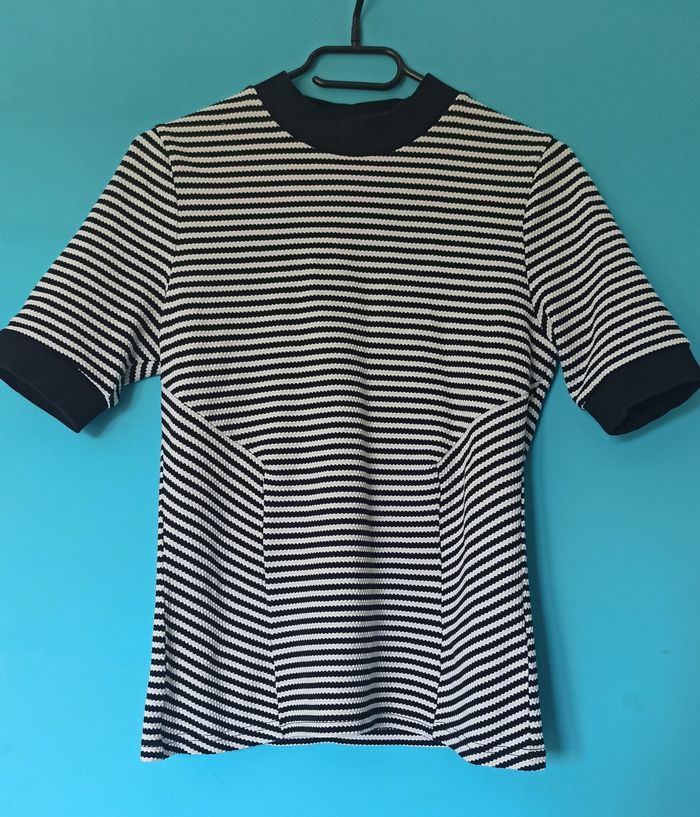 🦅 Tee-shirt à rayures Volcom taille 38  🦅 - photo numéro 2