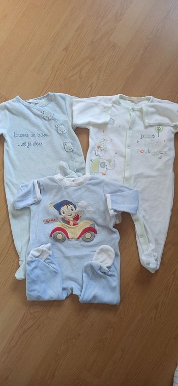Lot 3 pyjamas taille 12 mois