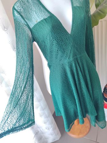 Robe dentelle asymétrique