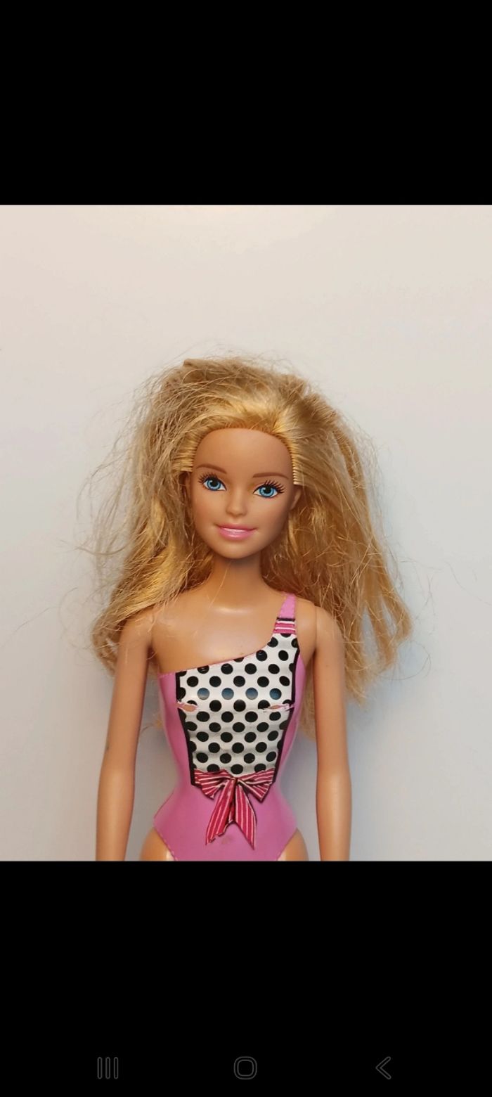 Poupée mattel Barbie Water Play CFF12
Poupée et ensemble compris - photo numéro 2