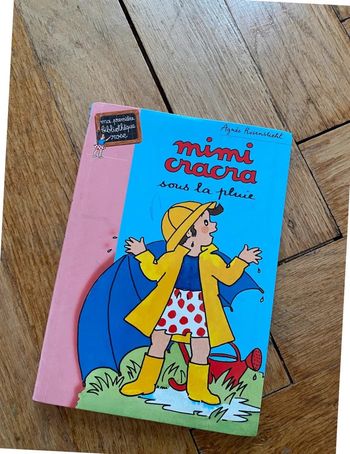 Mimi cra cra sous la pluie