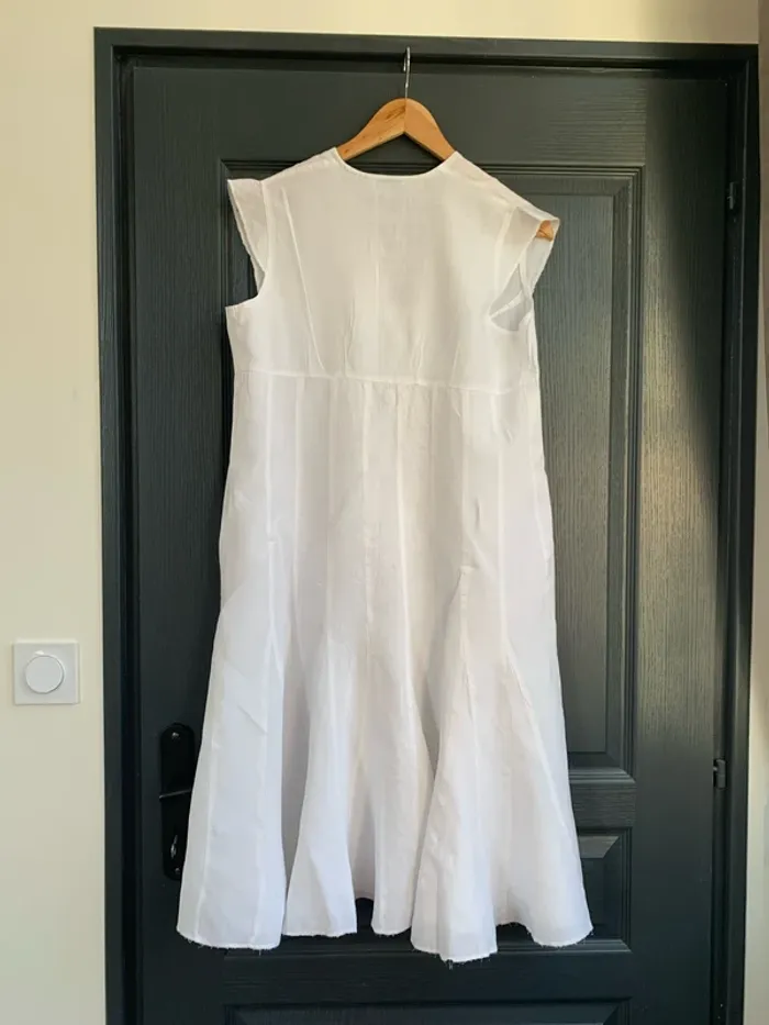 Longue robe blanche en lin - photo numéro 3