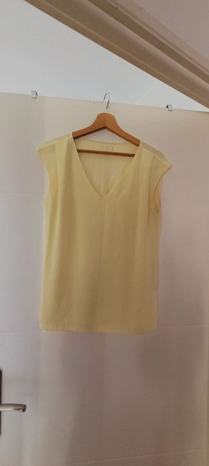 Haut 1.2.3 jaune clair viscose effet fluide taille 40 parfait état