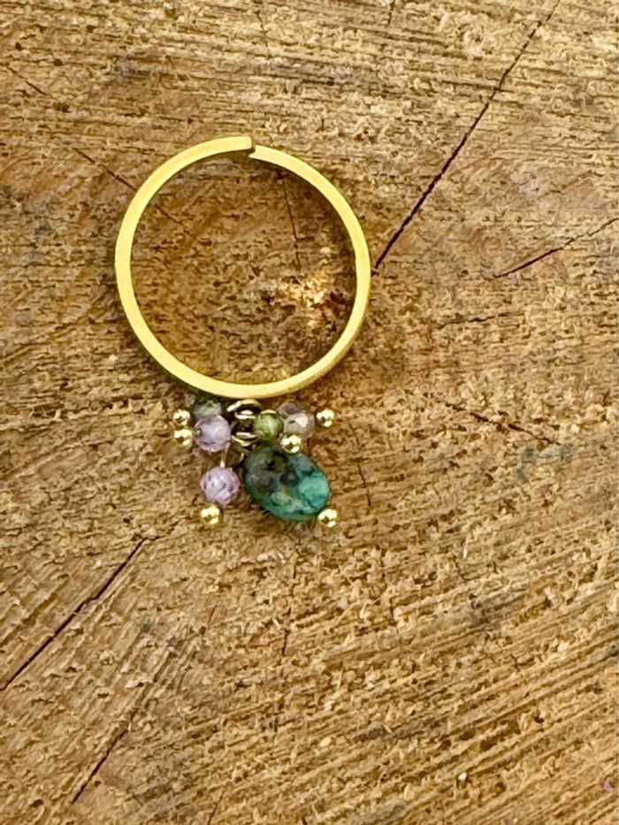 Bague réglable acier inoxydable or breloques perles nacrées rosées et 1 en Malachite - photo numéro 2