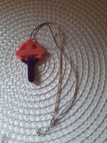 Collier avec croix 2 couleurs