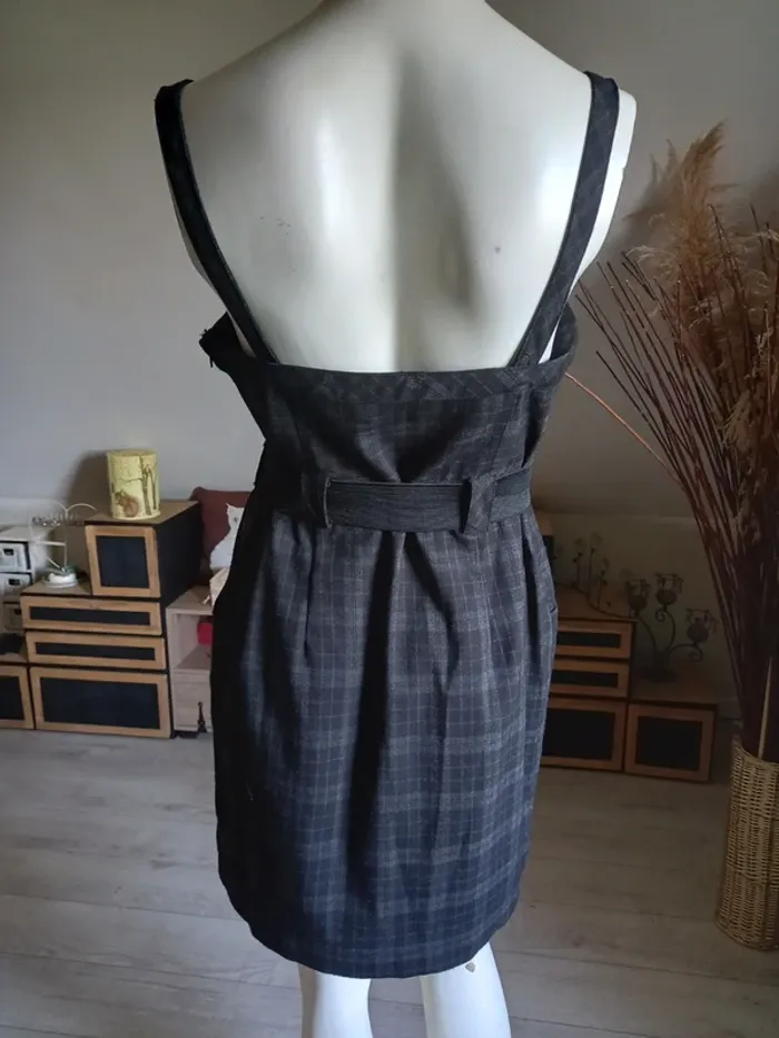 Jolie robe à bretelles taille 38 - photo numéro 4
