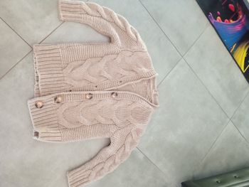 gros gilet en maille torsadé  laine beige  neuf