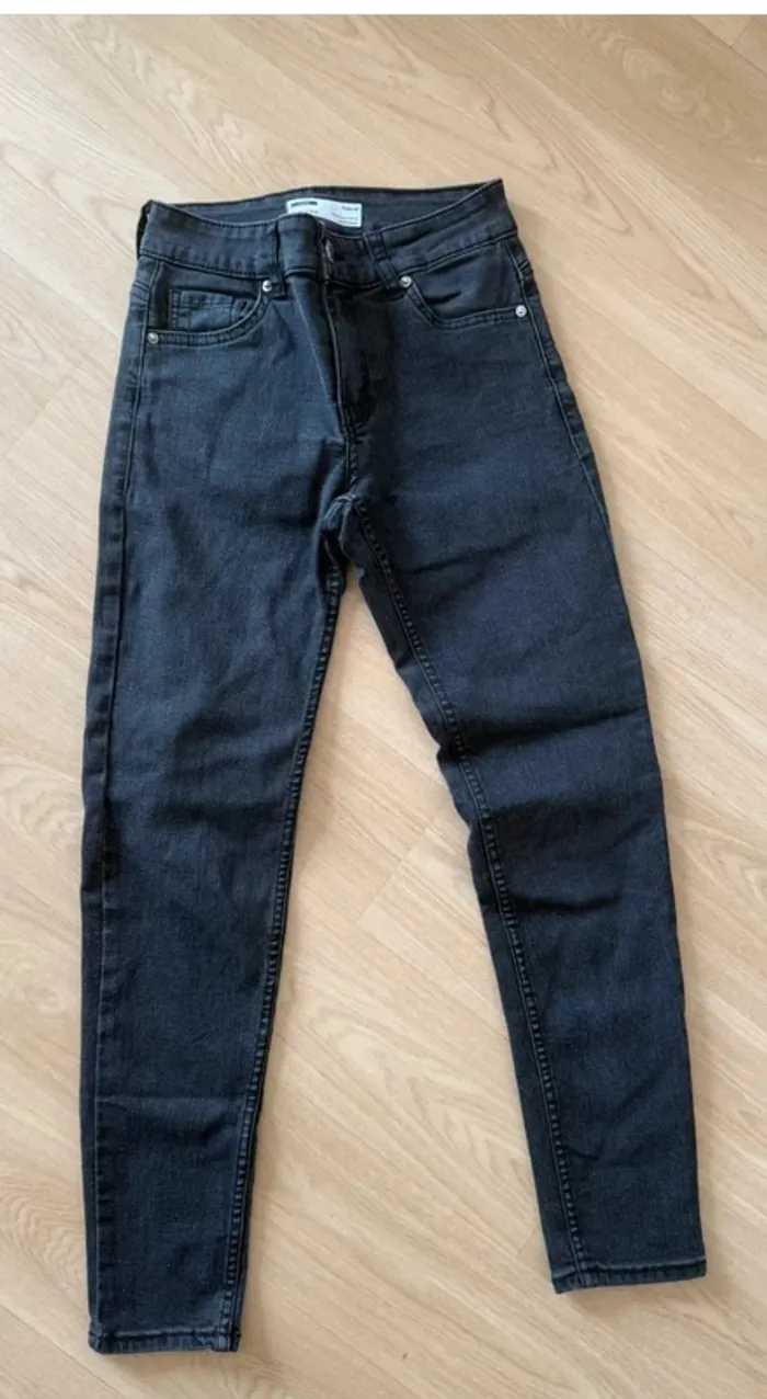 Jean push-up noir - Bershka (Taille 34)