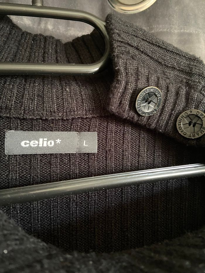 Pull noir avec col boutonné - photo numéro 2