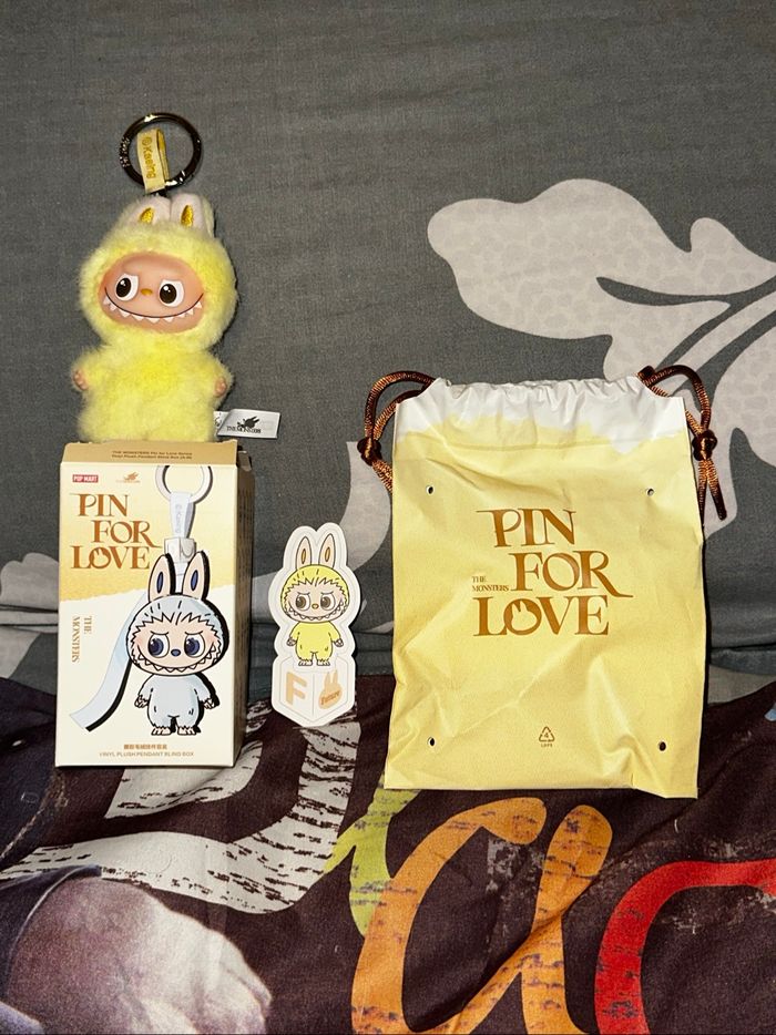 Labubu pin for love F - photo numéro 2