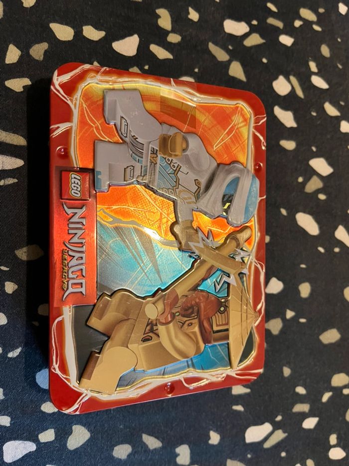 Boite métal neuve Ninjago