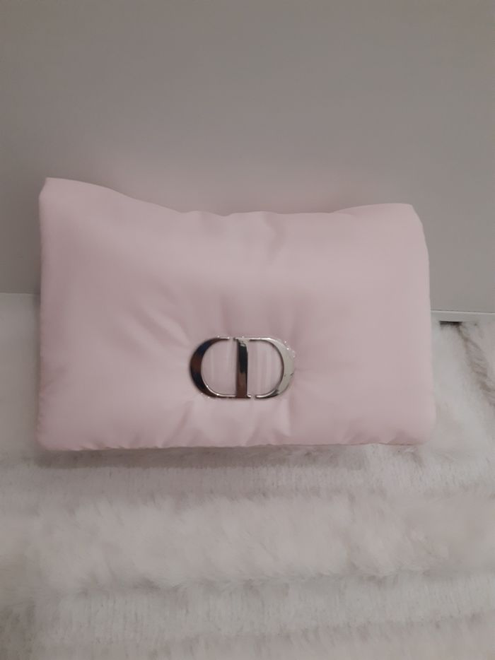 Dior Pink Puffy Pouch with Silver Dior Logo - photo numéro 7