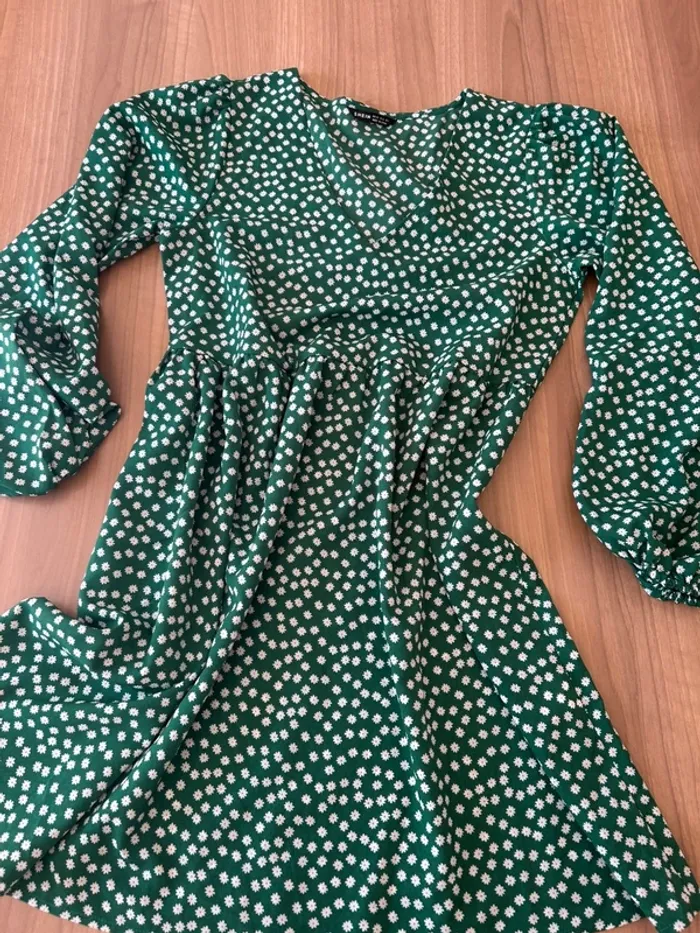 Robe verte fleurie SHEIN taille XS - photo numéro 2