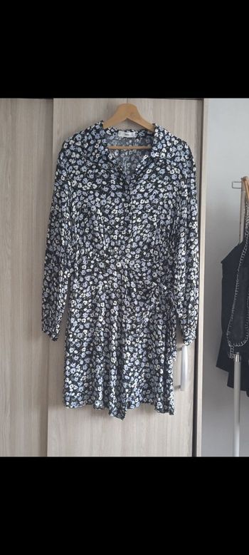 Jolie robe avec ses beaux motifs fleuris