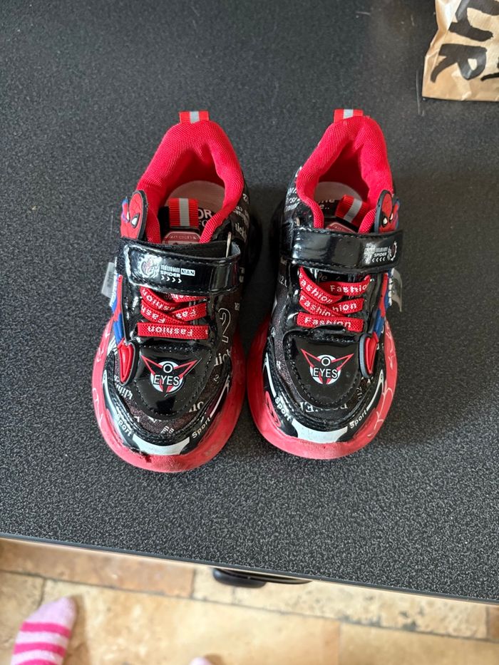 Baskets enfant Spiderman noir et rouge - photo numéro 4
