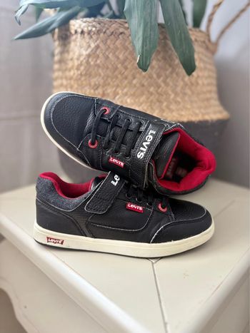 Basket levi’s - en cuir synthétique - pointure 34 - lacets élastique et scratch - en très bon état
