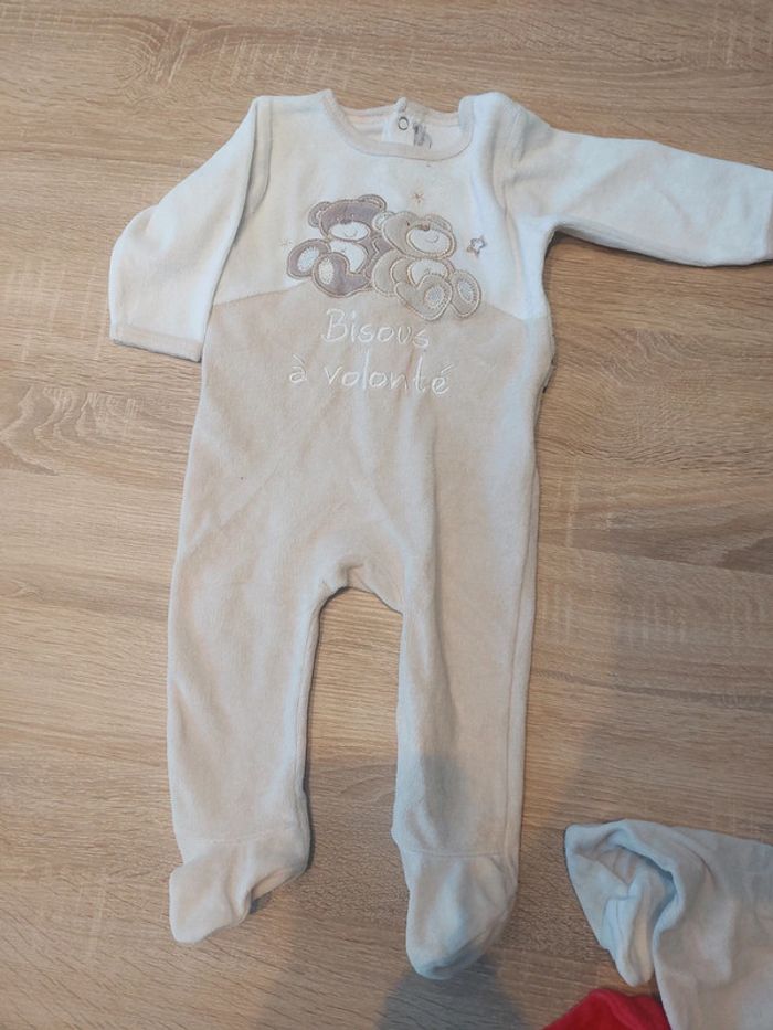 Lot pyjama 1 pièce - photo numéro 4
