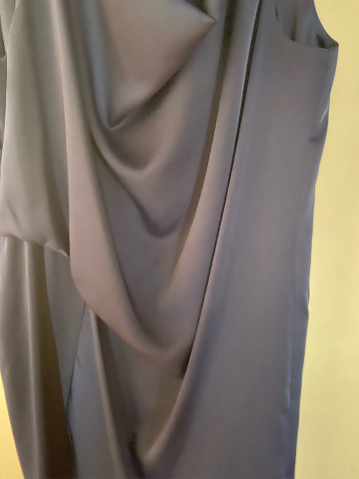 Robe habillée en satin - photo numéro 3