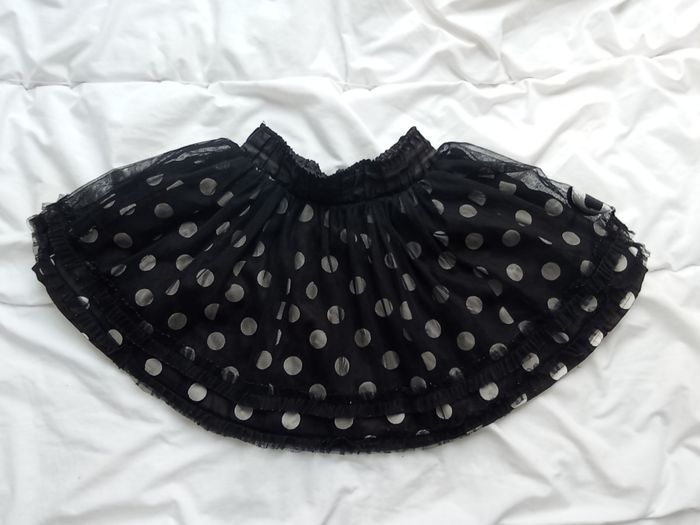 Jupe noire a pois avec tulle Barbie 140cm neuve 3€
