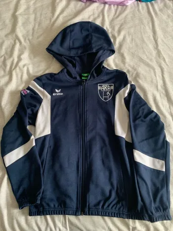 Sweat zippé à capuche