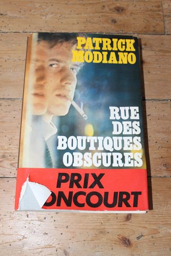 Rue des boutiques obscures