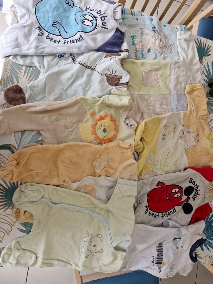 Lot  1o pyjama 1 mois