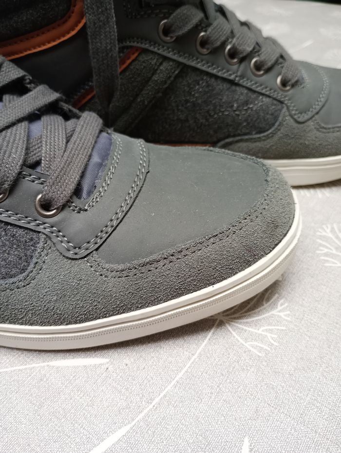 Baskets grises - photo numéro 3