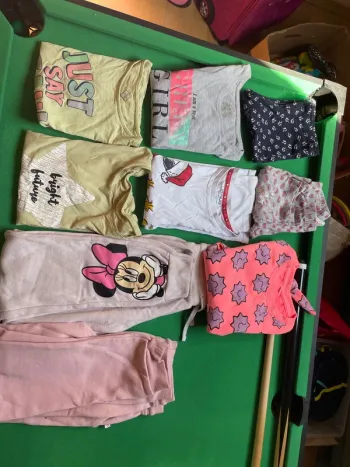 Lot de vêtements fille taille 8 ans