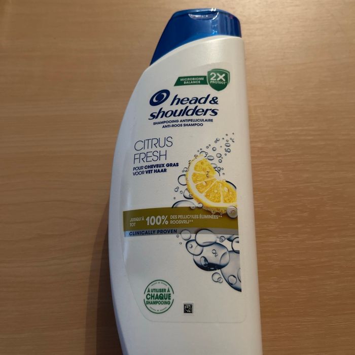 1 shampoing head and shoulders neuf