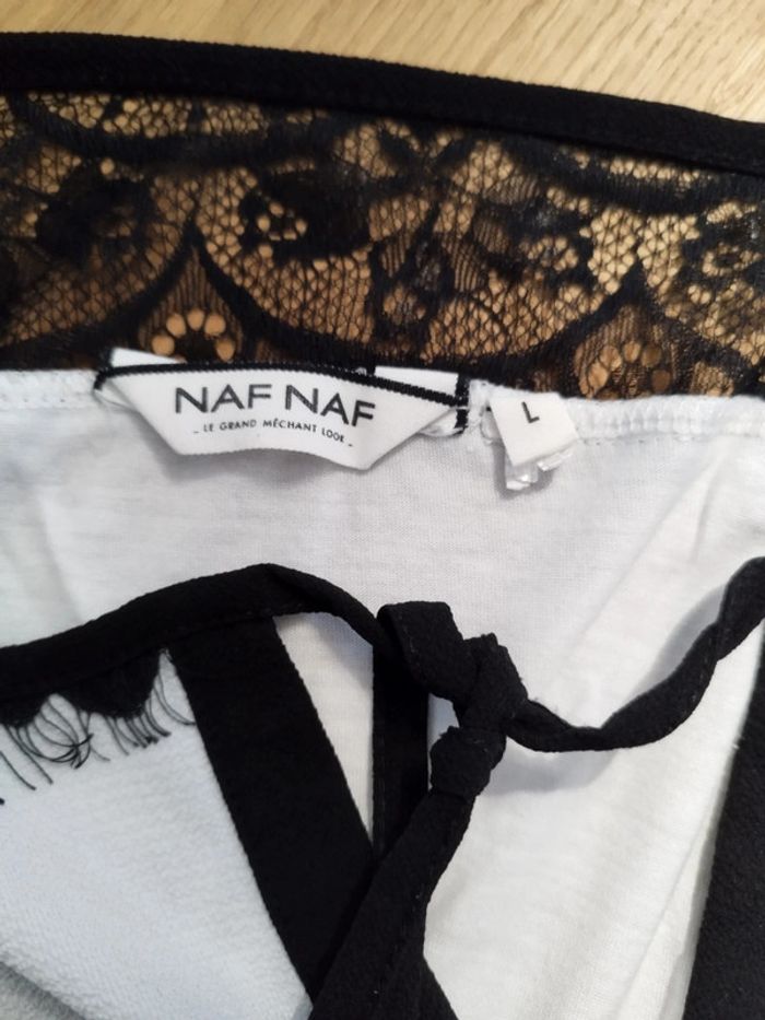Top blanc et noir à dentelle - photo numéro 3