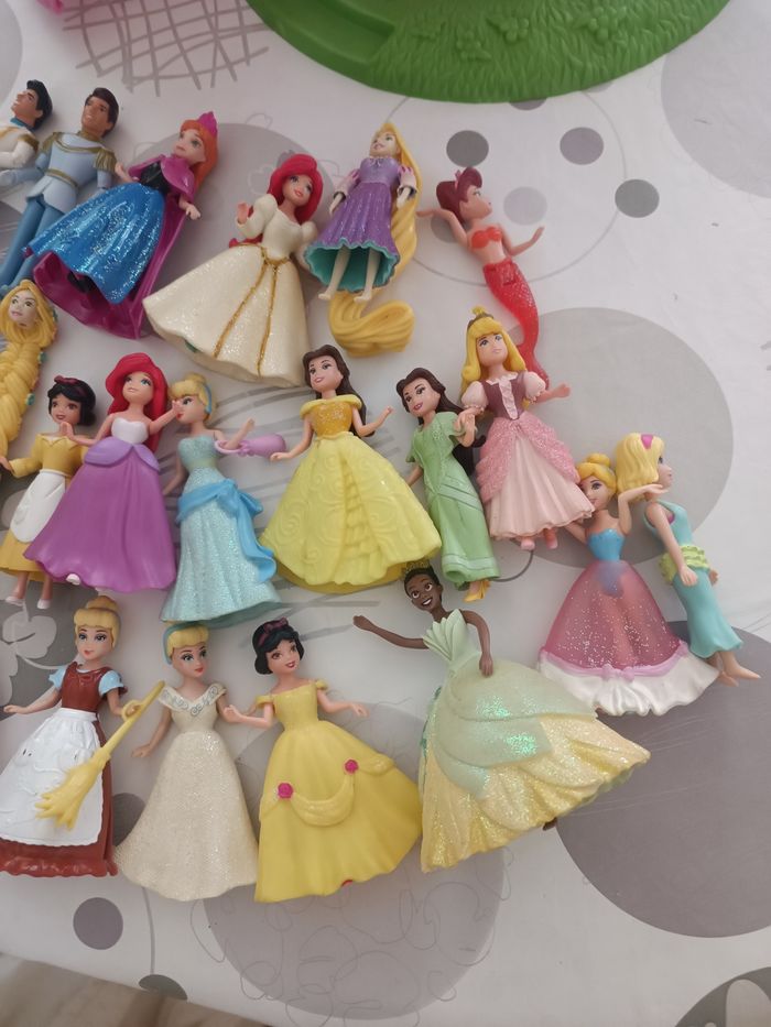 Château et figurine - photo numéro 6