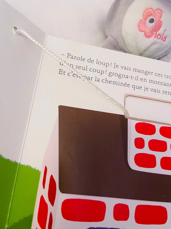 Livre à toucher les trois petits cochons - photo numéro 7