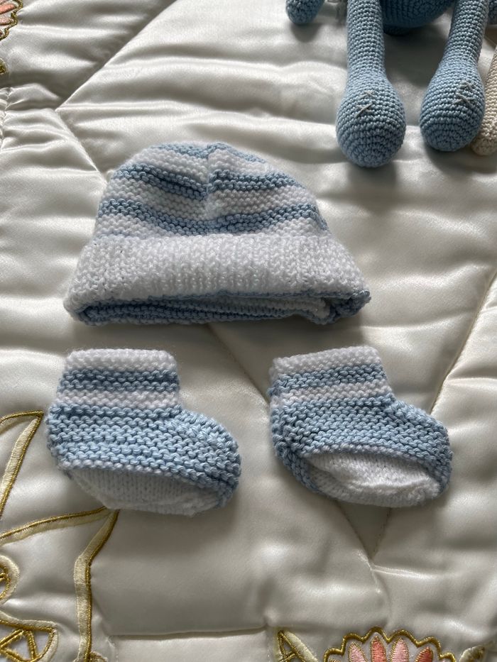 Ensemble bonnet et chaussons bébé - photo numéro 2