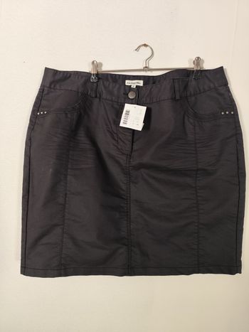 Jupe noire aspect huilé  neuve