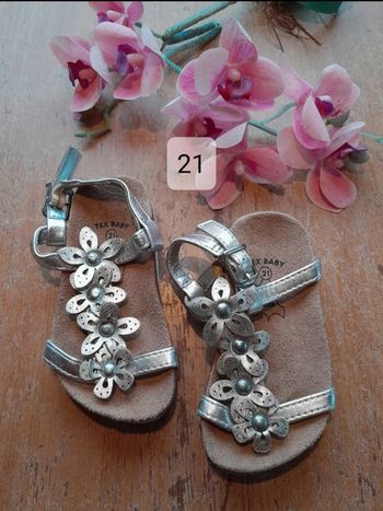 Sandales argentée taille 21 cuir
