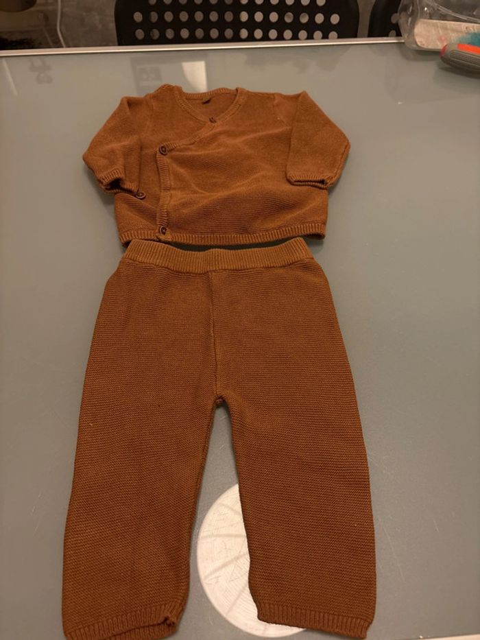 Ensemble ocre