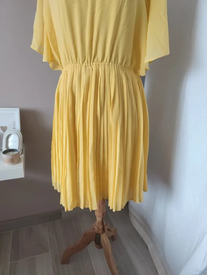 Robe plissée jaune - photo numéro 3