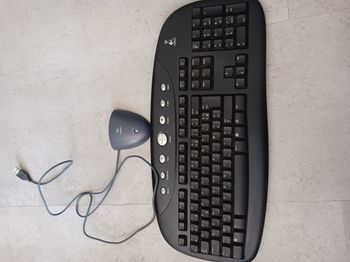 clavier ordinateur sans fil noir Logitech
