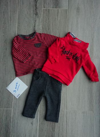 Ensemble pantalon, polo manche longue + pull.
3 mois