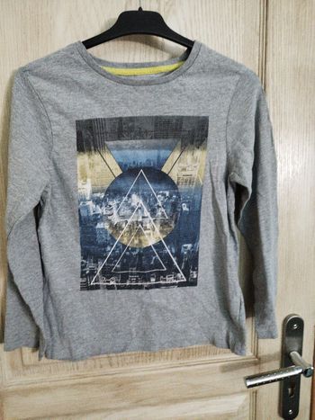 T shirt longues manches  10 ans 140 cm