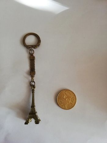 Ravissant porte clés paris neuf