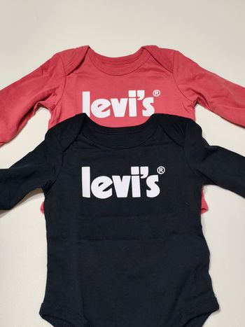 Set de 2 bodies Levi’s, neufs avec étiquettes, jamais portés.