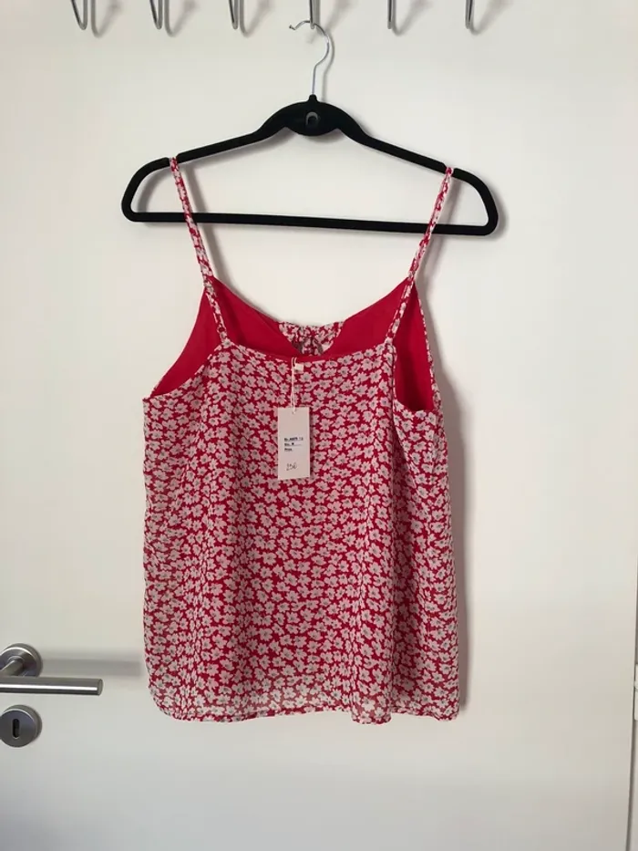 Top à bretelles rouge à fleurs Noémie & Co taille M neuf avec étiquette - photo numéro 4